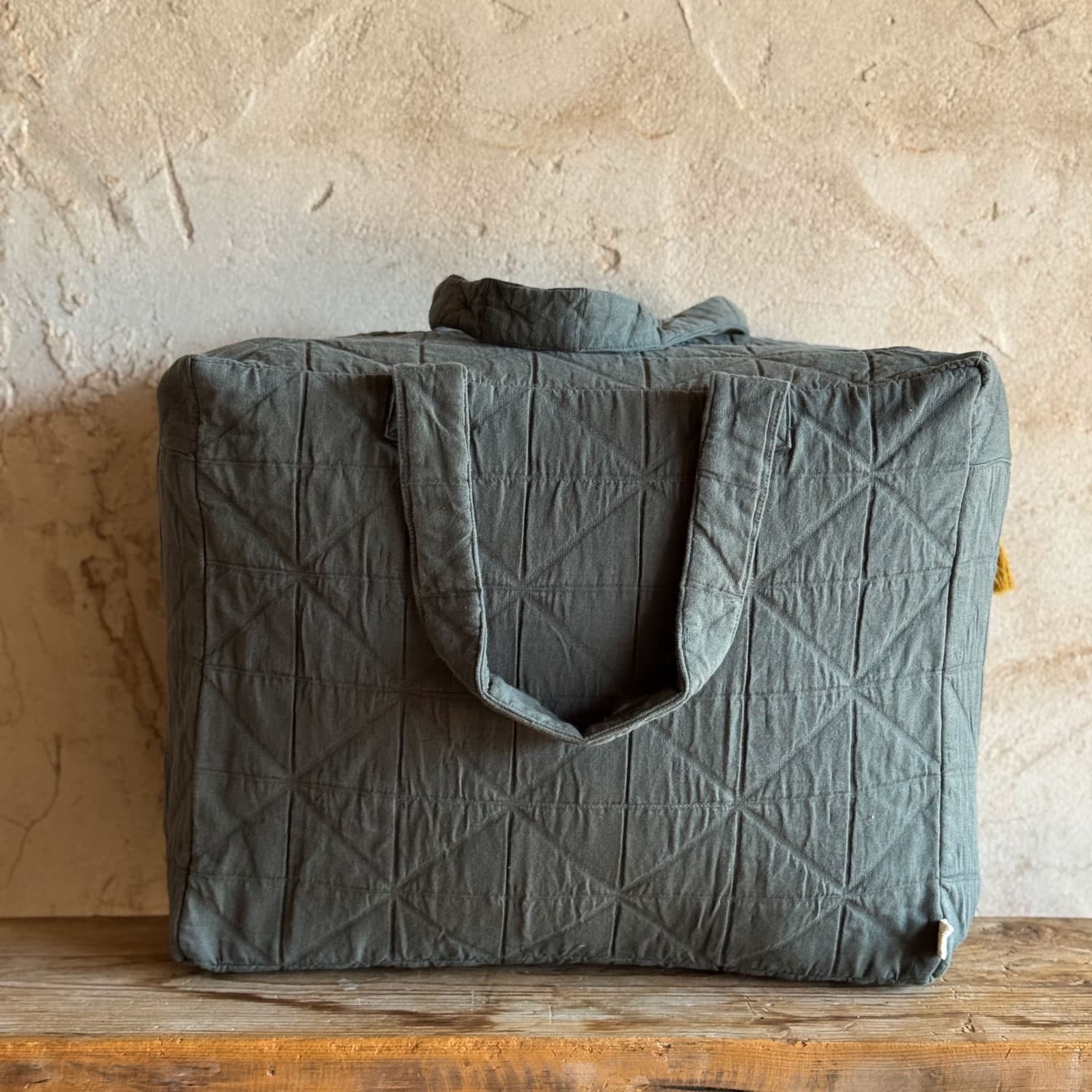 akira-bag-medium-oq-s21-dark-grey-green-02.jpg
