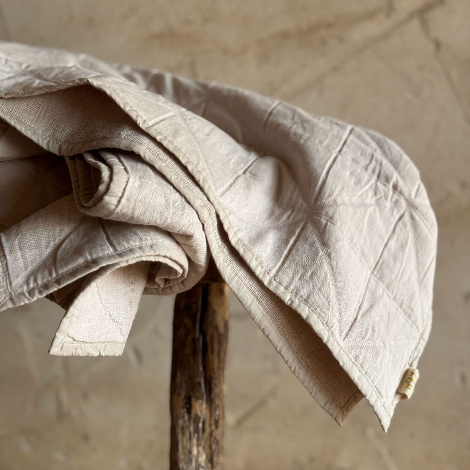 akira-blanket-oq-s018-powder-02.jpg