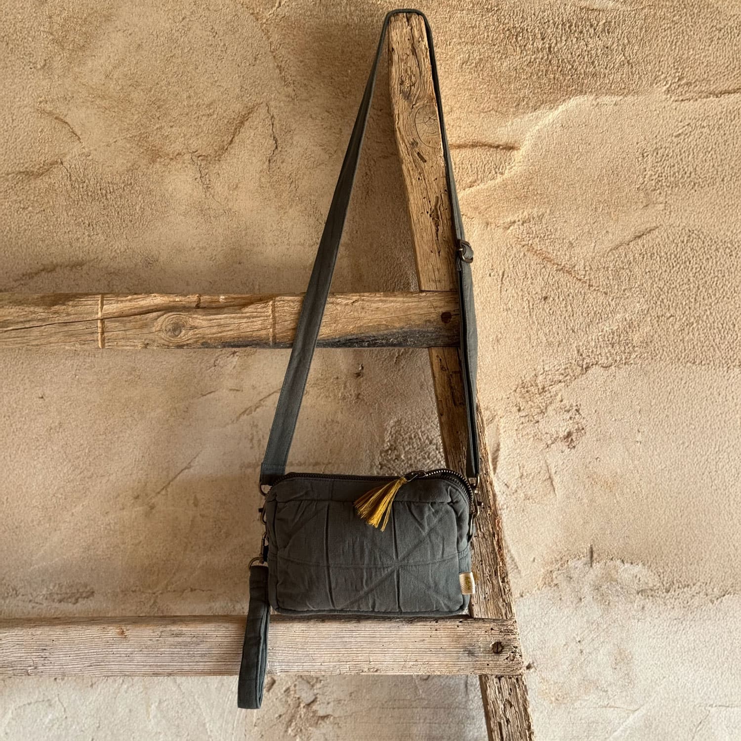 akira-daily-bag-oq-s021-dark-grey-01.jpg