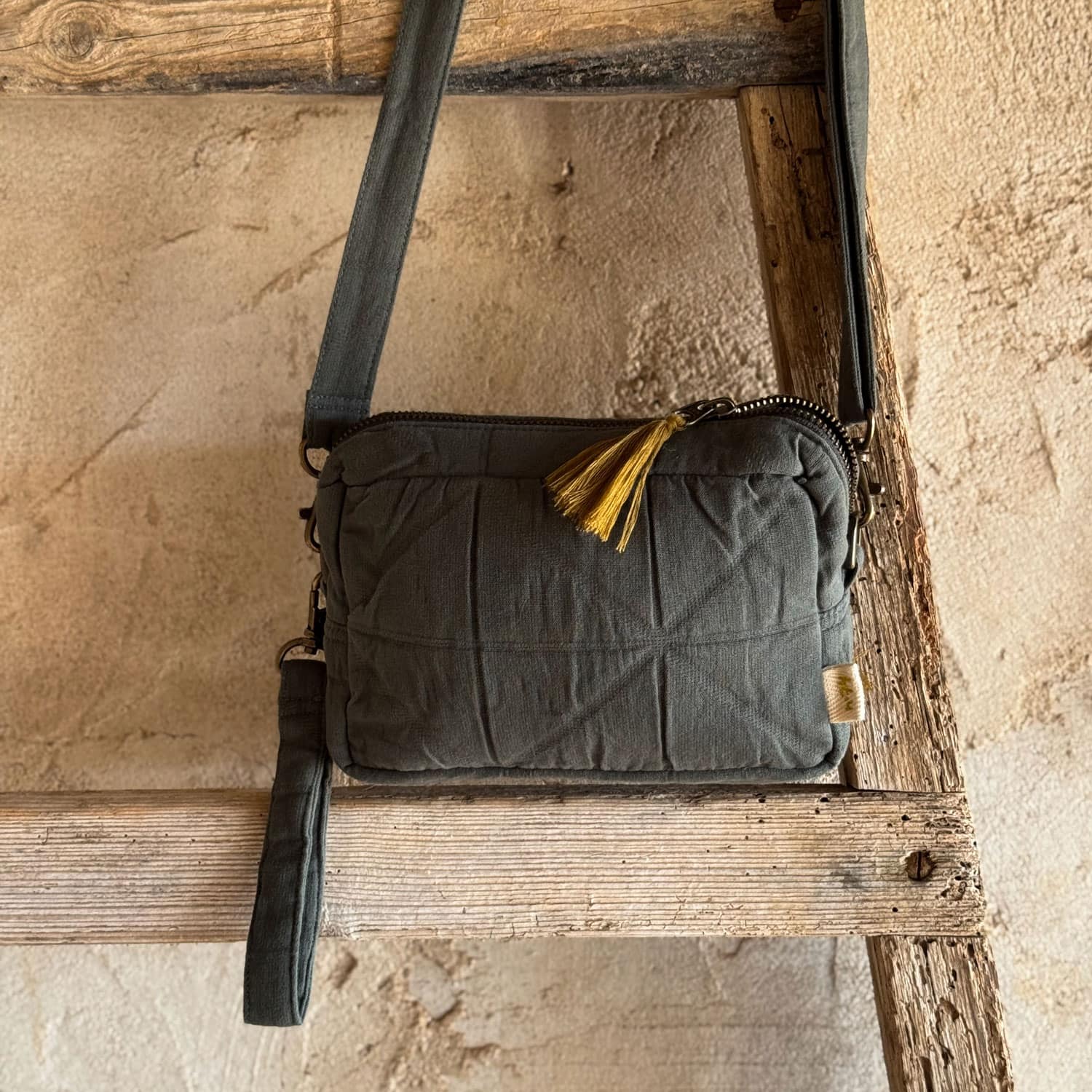 akira-daily-bag-oq-s021-dark-grey-02.jpg