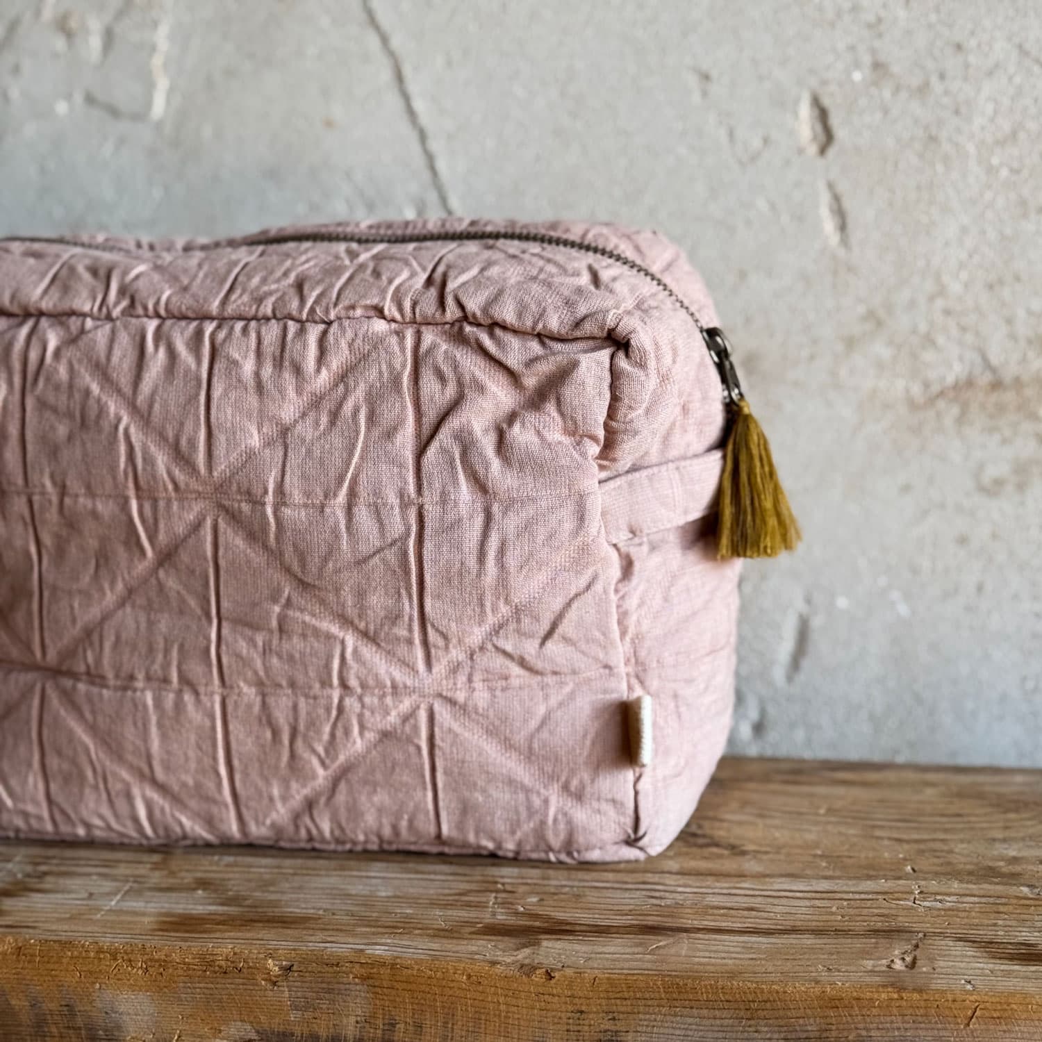 akira-toiletry-bag-oq-s054-nude-bronze-large-02.jpg
