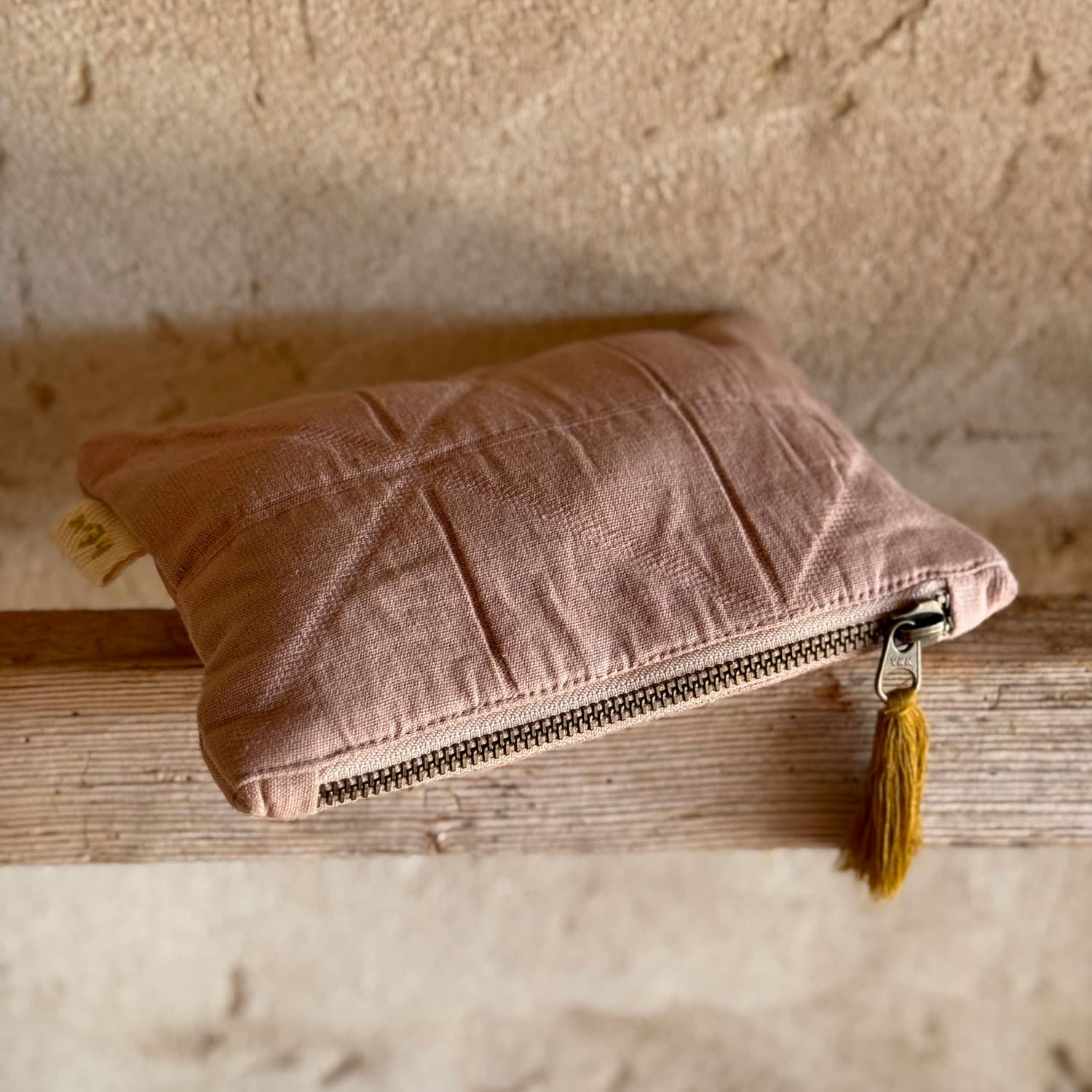 akirai-zip-clutch-oq-s054-nude-brown-medium-01.jpg