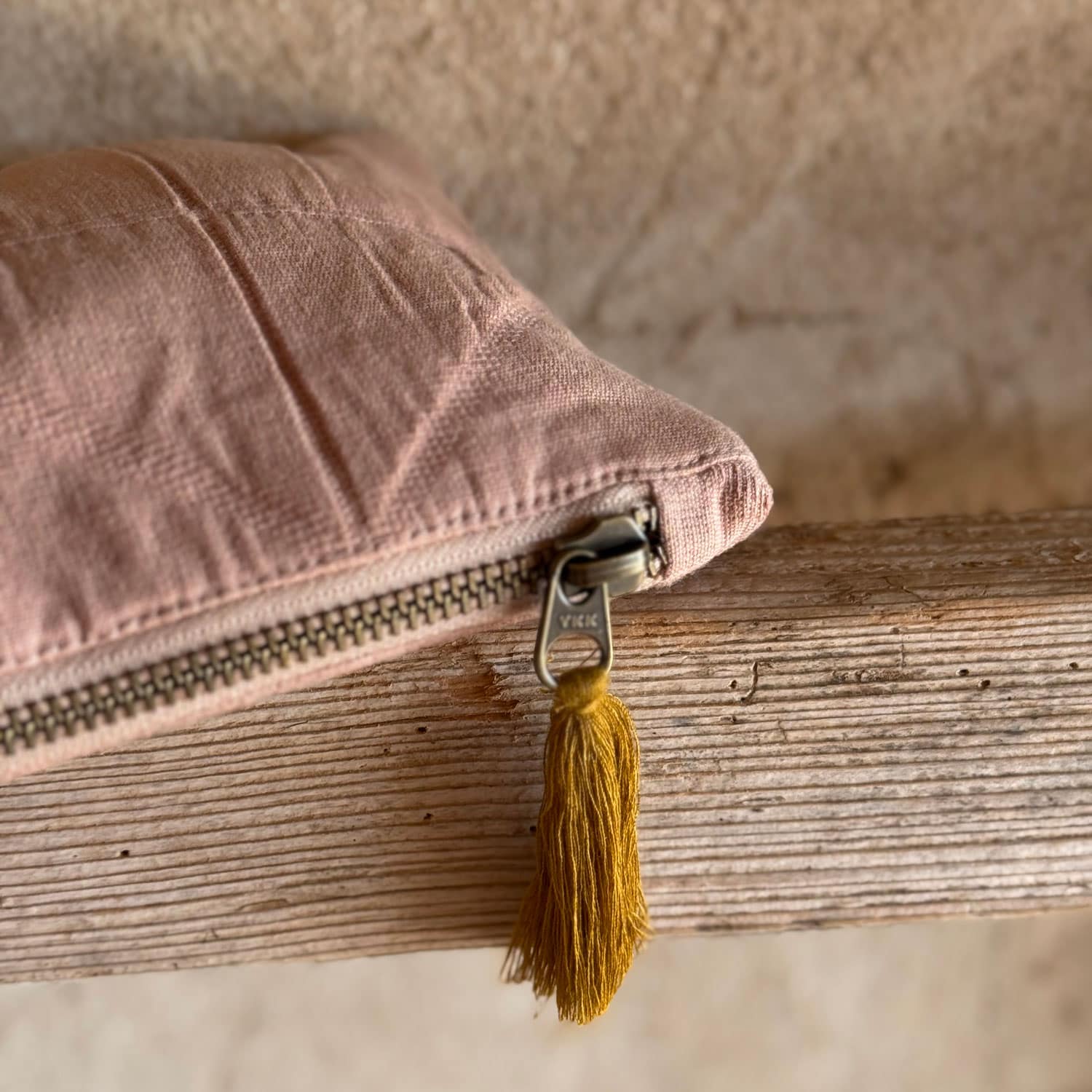 akirai-zip-clutch-oq-s054-nude-brown-medium-02.jpg