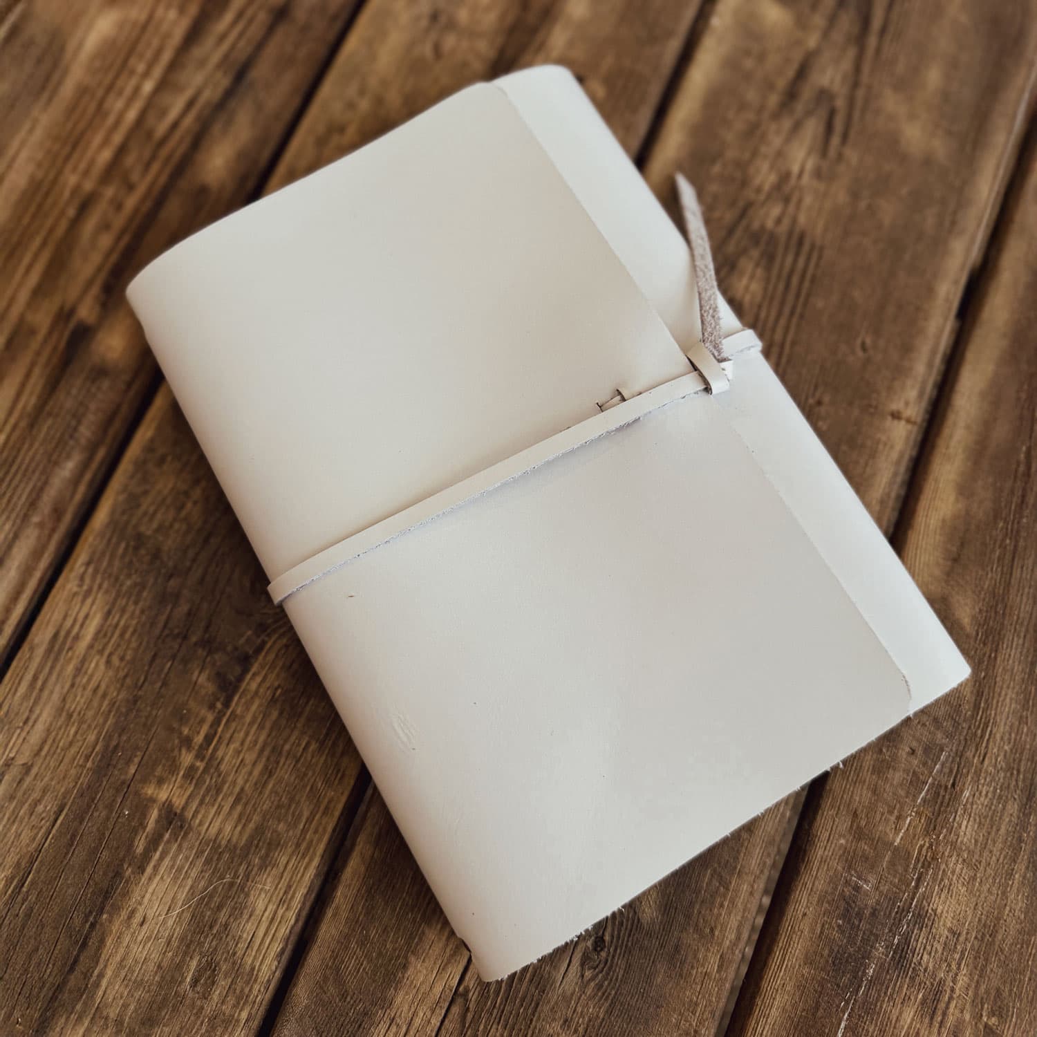 leather-journal-s001-white-03.jpg