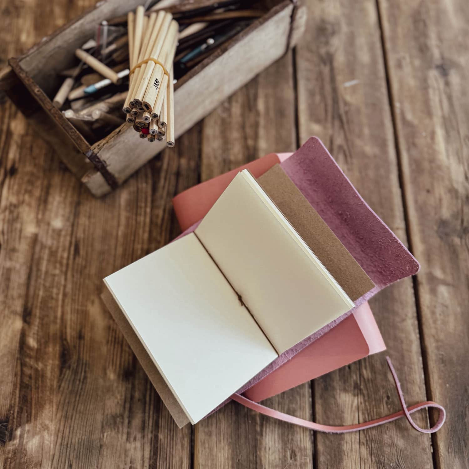 leather-journal-s007-dusty-pink-03.jpg